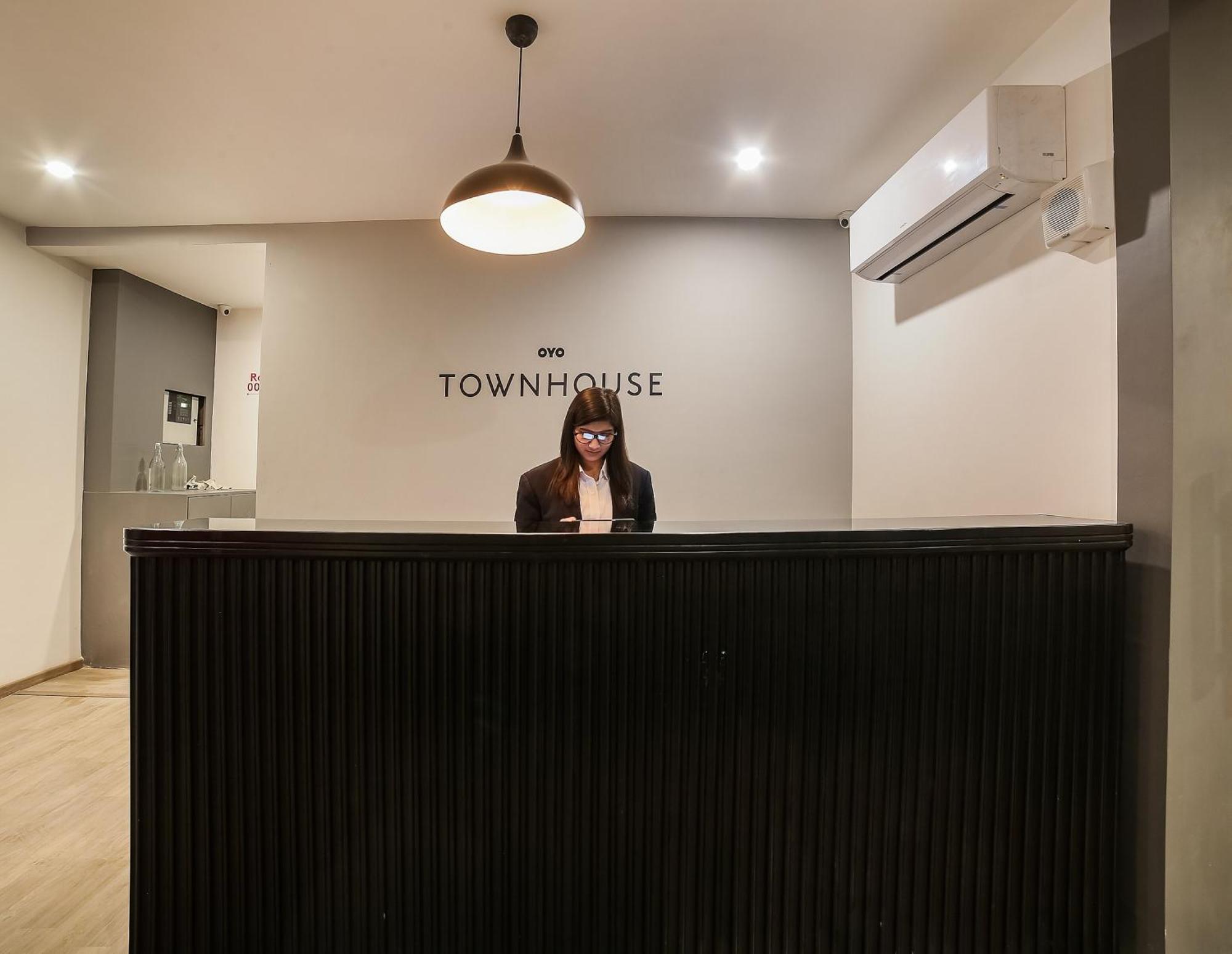 Hotel Super Townhouse Near Appu Ghar Gurgaon Esterno foto