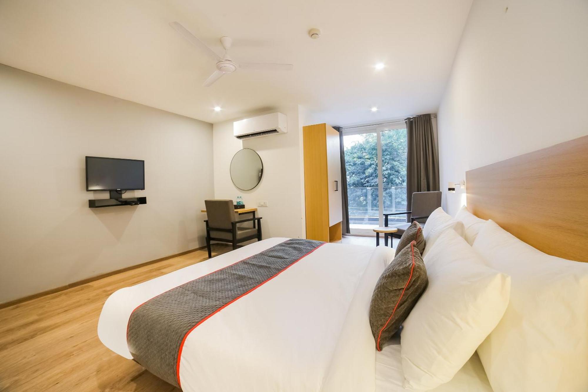 Hotel Super Townhouse Near Appu Ghar Gurgaon Esterno foto