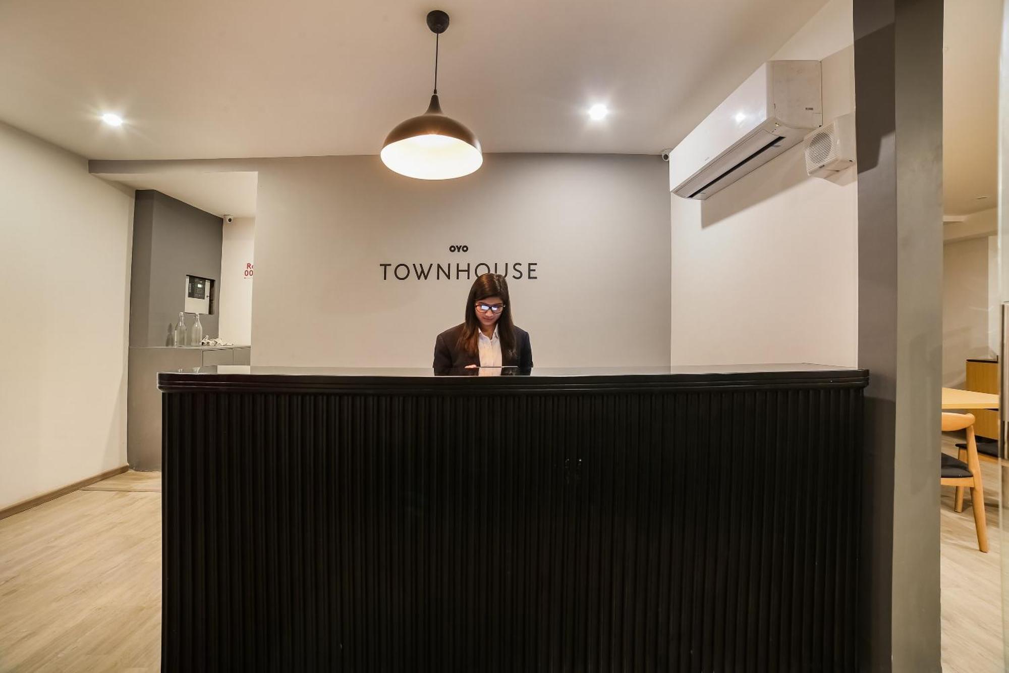 Hotel Super Townhouse Near Appu Ghar Gurgaon Esterno foto