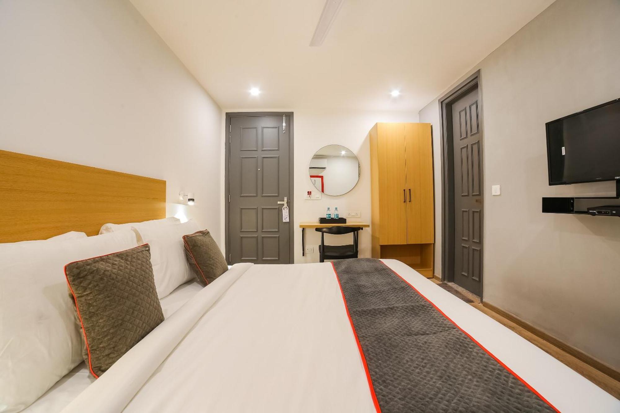 Hotel Super Townhouse Near Appu Ghar Gurgaon Esterno foto